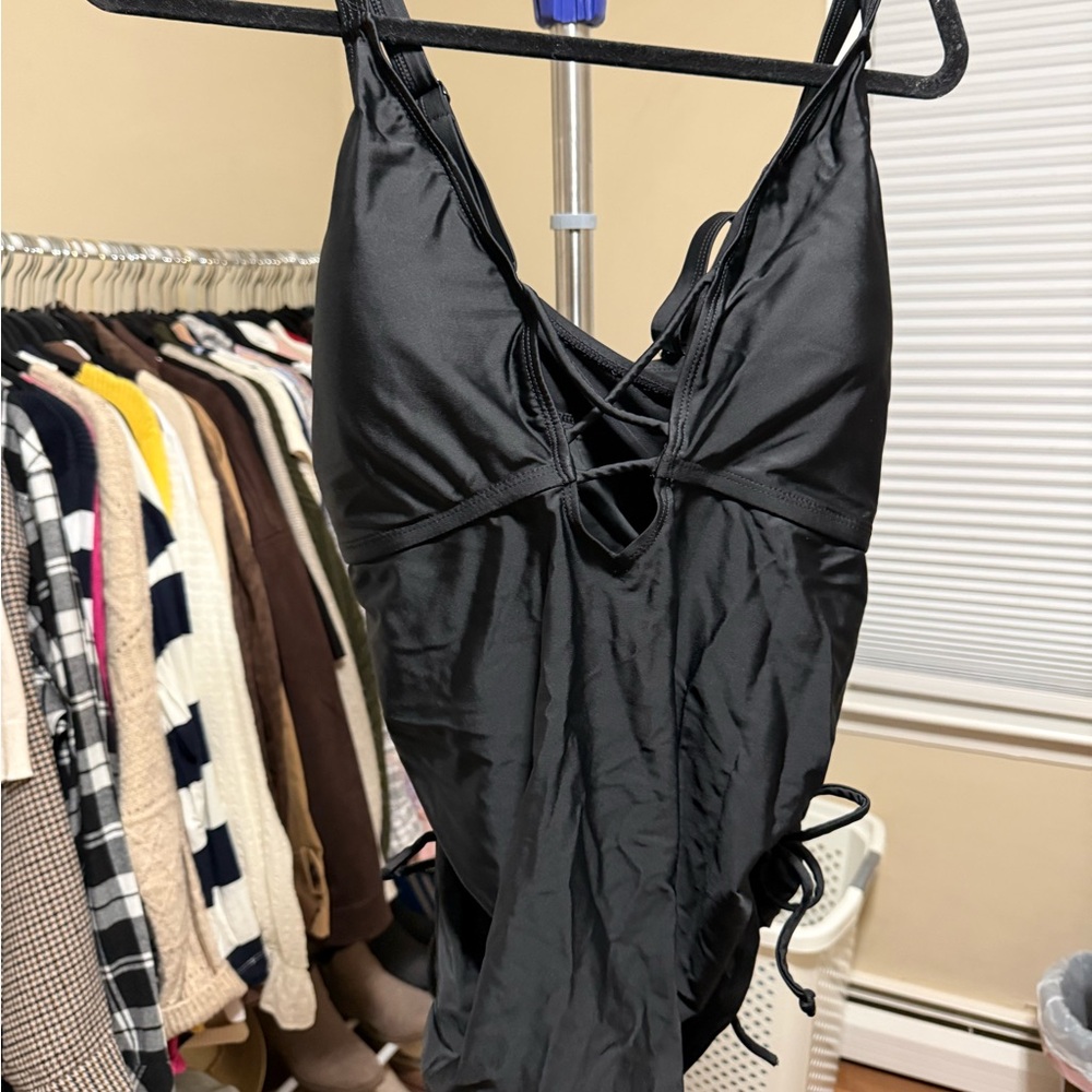 EUC-Torrid Size 3 Black Wire-Free XO Cinch Side Tankini top - Picture 8 of 8
